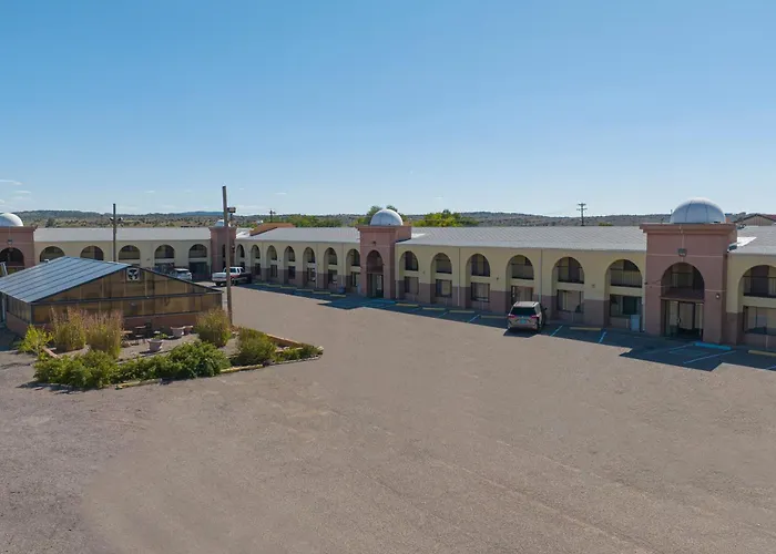 Royal Holiday Motel By Belvilla Gallup I-40